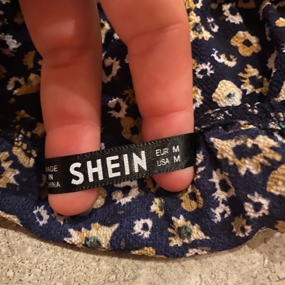 🎉Navy Blue Floral SHEIN Romper - Size Medium (Fits Small) w/ Adjustable Straps - Picture 6 of 6